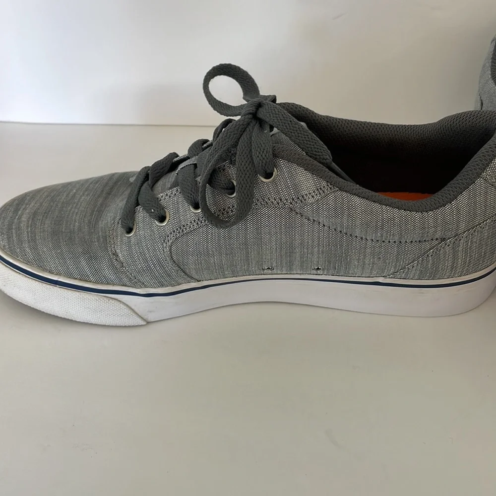 DC  Buckle Anvil Shoe Gray Size 9